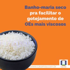 A imagem mostra um tigela com grãos crus de arroz e a frase: Baho-maria seco pra facilitar o gotejamento de OEs mais viscosos.