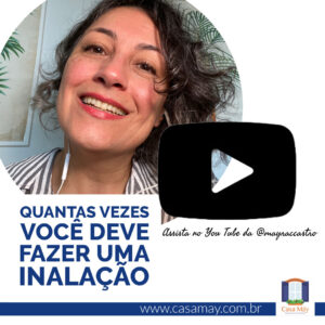 A imagem mostra o rosto da Mayra sorrindo, o logotipo do You Tube e a frase: Quantas vezes você deve fazer uma inalação. Completam a imagem o desenho de uma janela aberta com floreira, que é o logo da Casa Máy, e o site www.casamay.com.br.