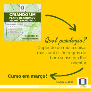 A imagem mostra a miniatura do cartaz do curso Criando um Plano de Cuidado Aromaterapêutico e a frase: Qual posologia? Depende de muitas coisa, mas aqui estão regras de bom senso pra lhe orientar. Curso em março. Completam a imagem o desenho de uma janela aberta com floreira, que é o logo da Casa Máy, fundada em 2009, e o site www.casamay.com.br.