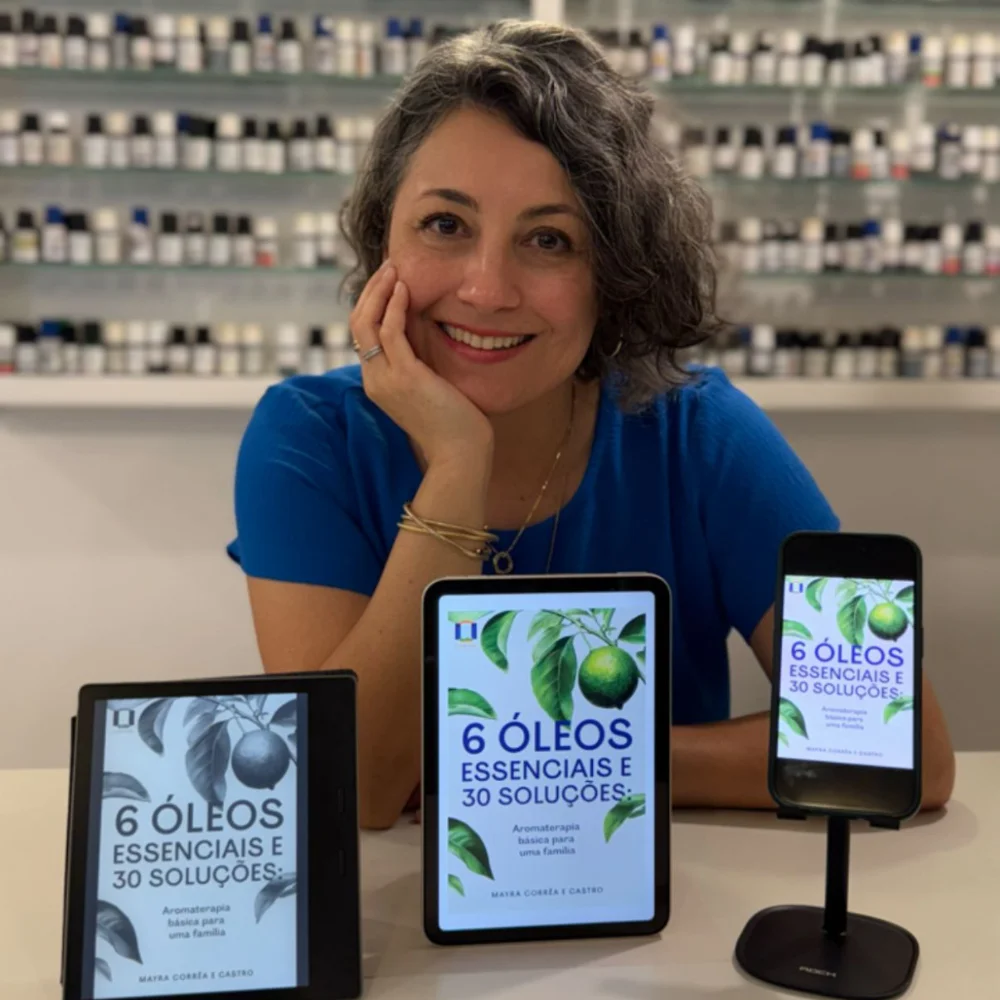 foto da Mayra com o ebook