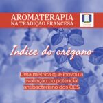 A imagem mostra ao fundo um pequeno ramo de folhas de orégano. Está escrito: Aromaterapia na Tradição Francesa: Índice de orégano. Uma métrica que inovou a avaliação do potencial antibacteriano dos OEs. Completam a imagem o desenho de uma janela aberta com floreira, que é o logo da Casa Máy, fundada em 2009, e o site www.casamay.com.br.
